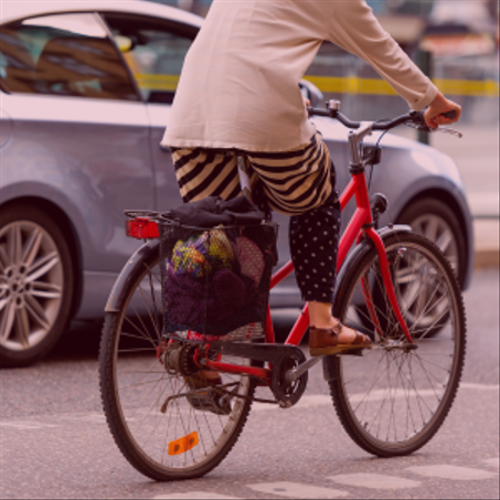 السيارات والدراجات