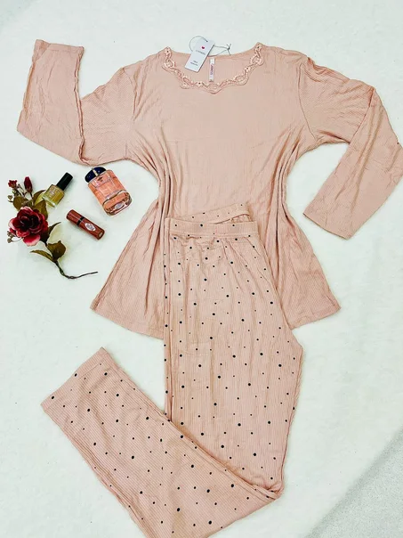 بيجامة نسائية CARESS