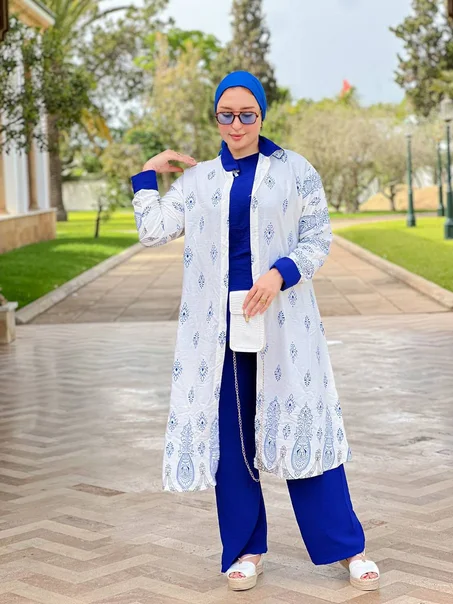 "أُنسَمبل مكوّن من 3 قطع: شوميز طويلة ،سروال، وبودي" —