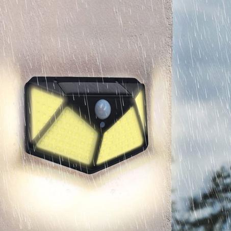 مصباح حائط يعمل بالطاقة الشمسية