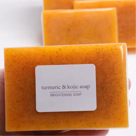 Savon au curcuma et à l'acide kojique de marque privée Barre éclaircissante originale au miel Savons au curcuma faits à la main avec vitamine C