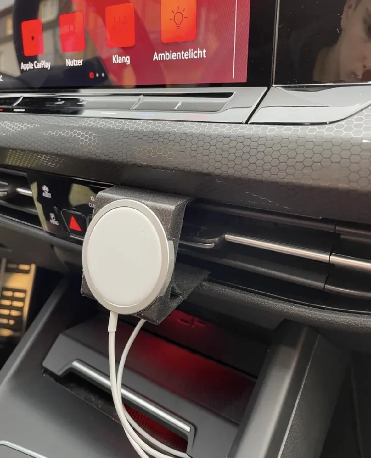 Magsafe VW Golf 8 Car Phone mount