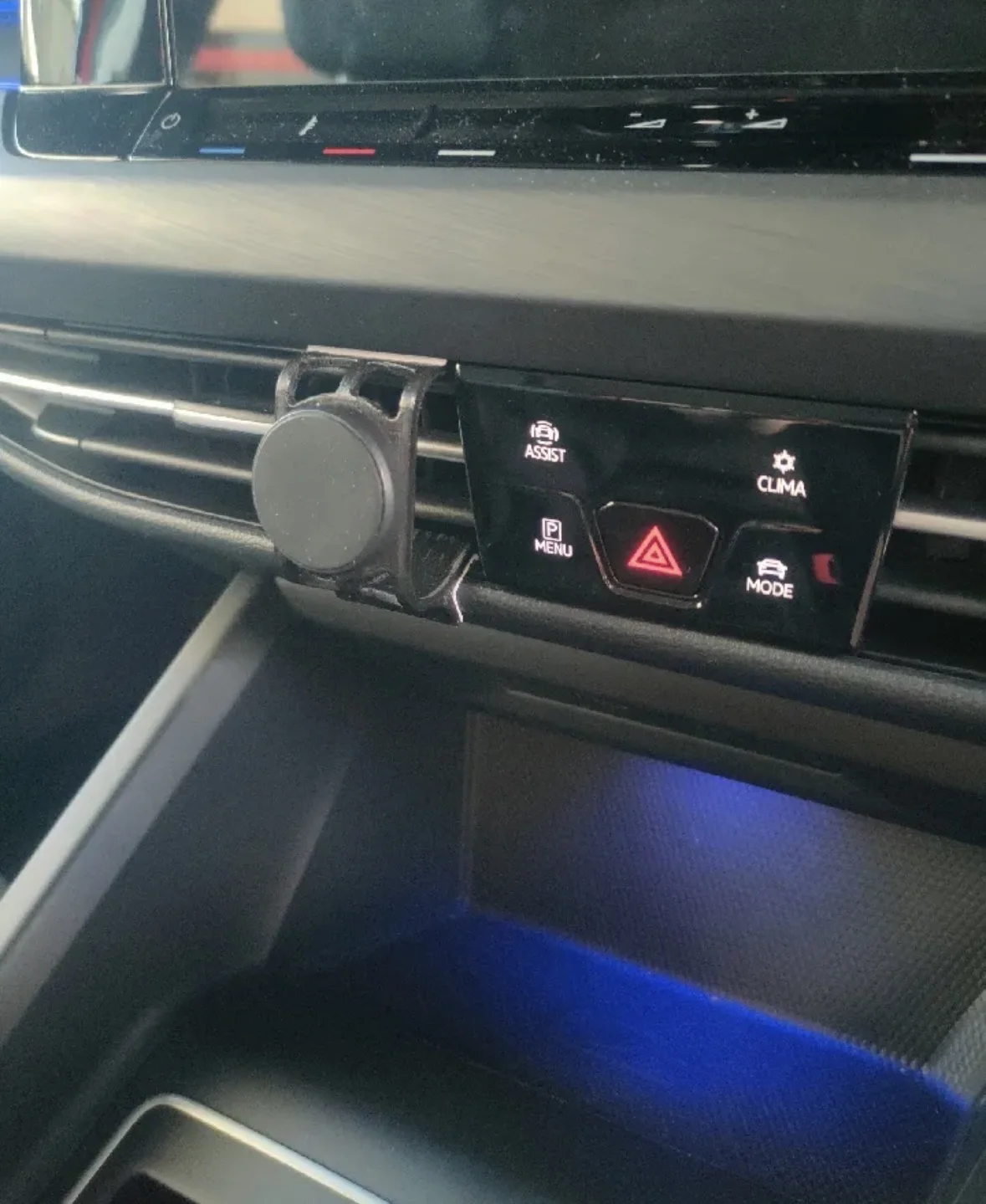 Phone holder for VW Golf 8