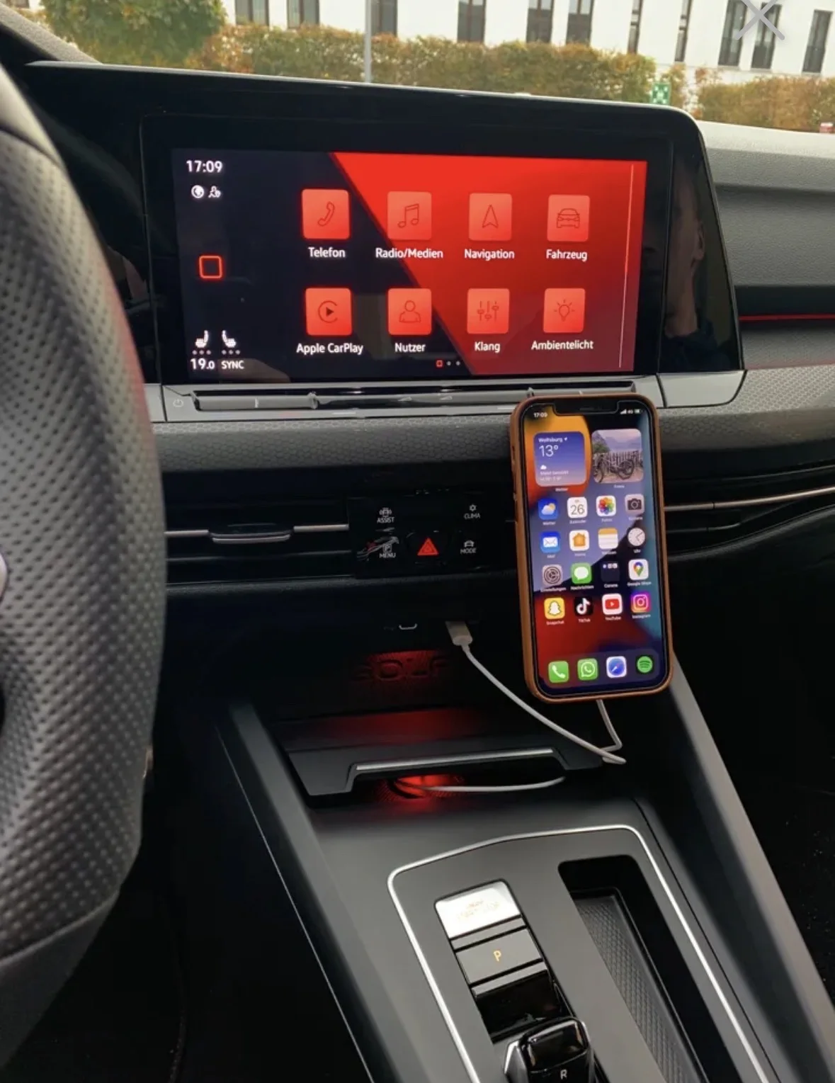 Magsafe VW Golf 8 Car Phone mount