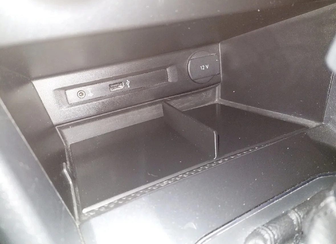 Central object holder divider VW Tiguan II