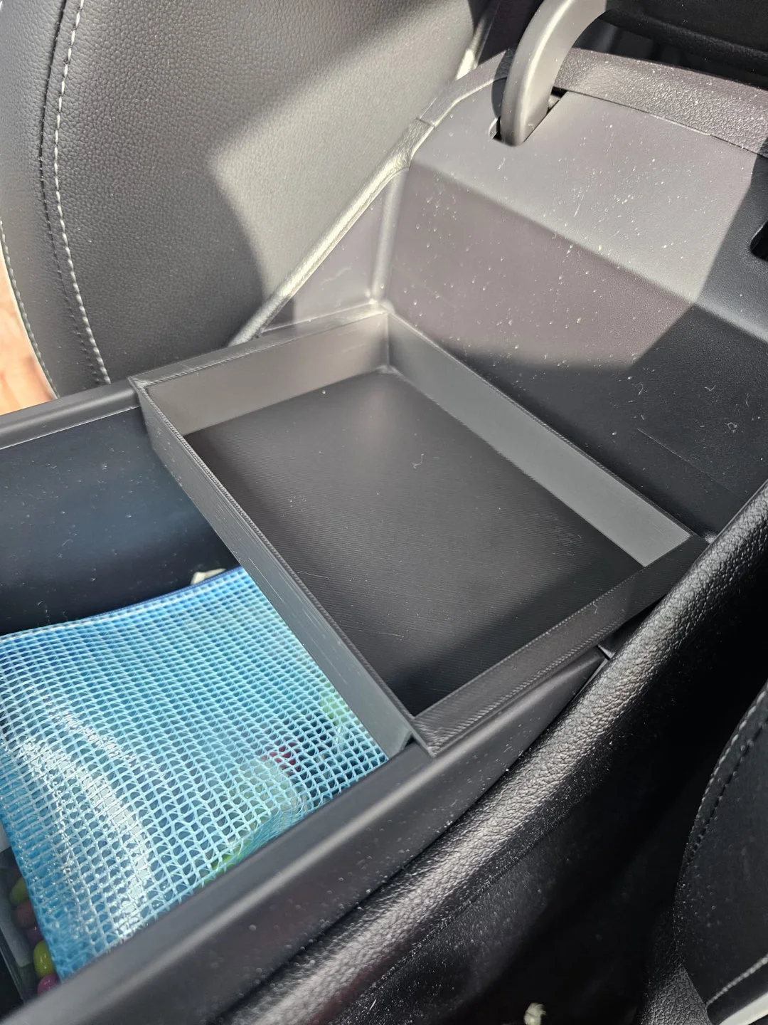 Kia (Sportage) (Automatic) Additional Storage Under Armrest
