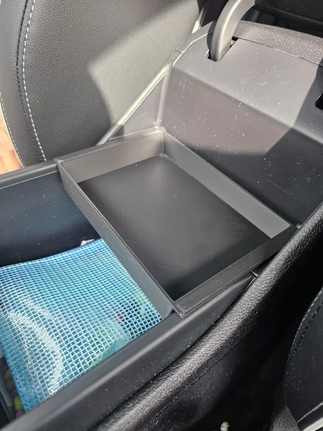 Kia (Sportage) (Automatic) Additional Storage Under Armrest