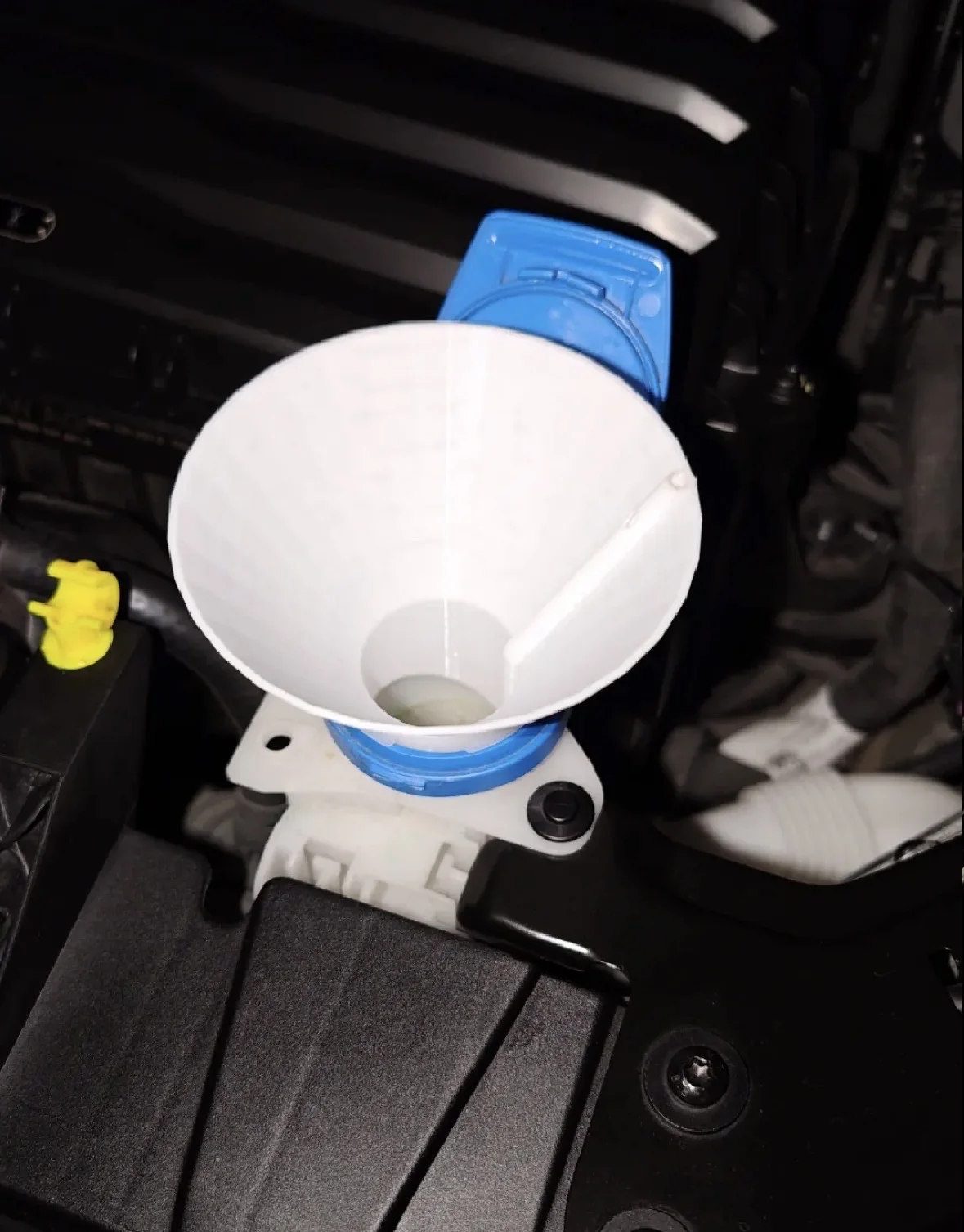 Windshield washer fluid funnel