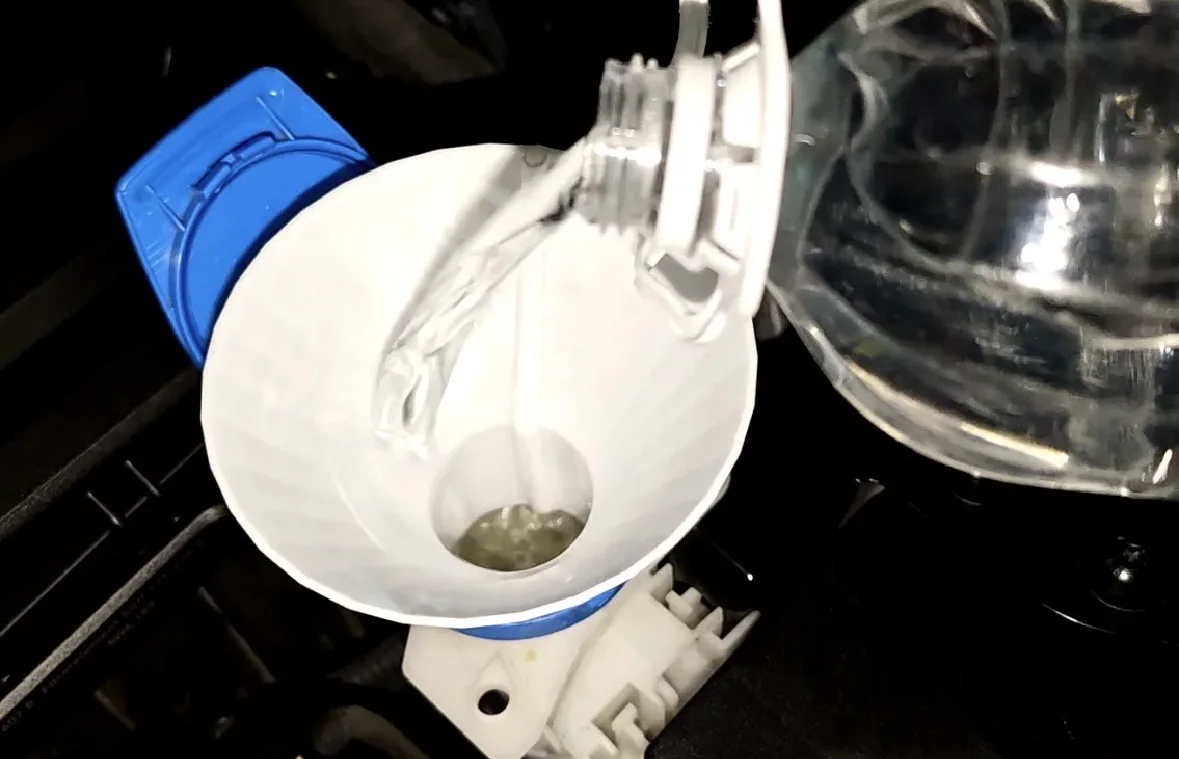 Windshield washer fluid funnel