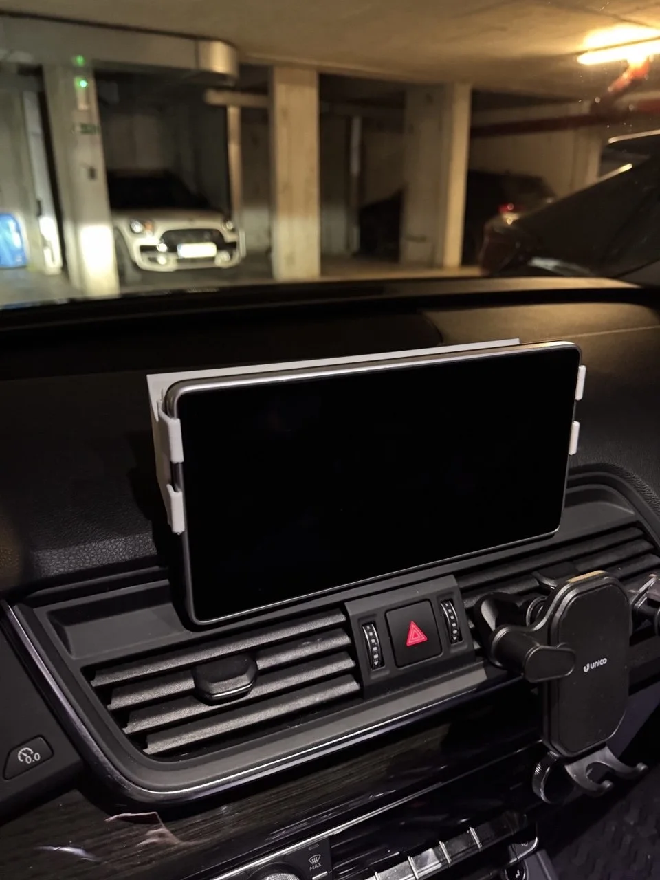 Audi Q5 FY Dashboard Screen Utility Tray