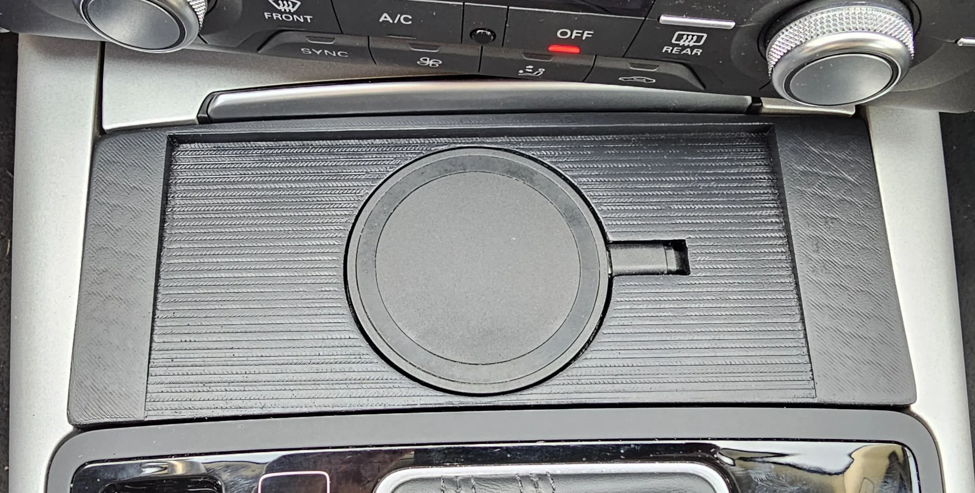 Wireless charging dock for Audi A6 C7