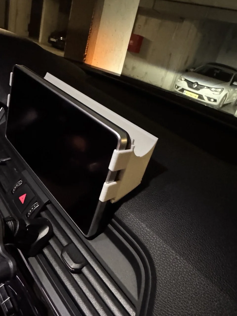 Audi Q5 FY Dashboard Screen Utility Tray