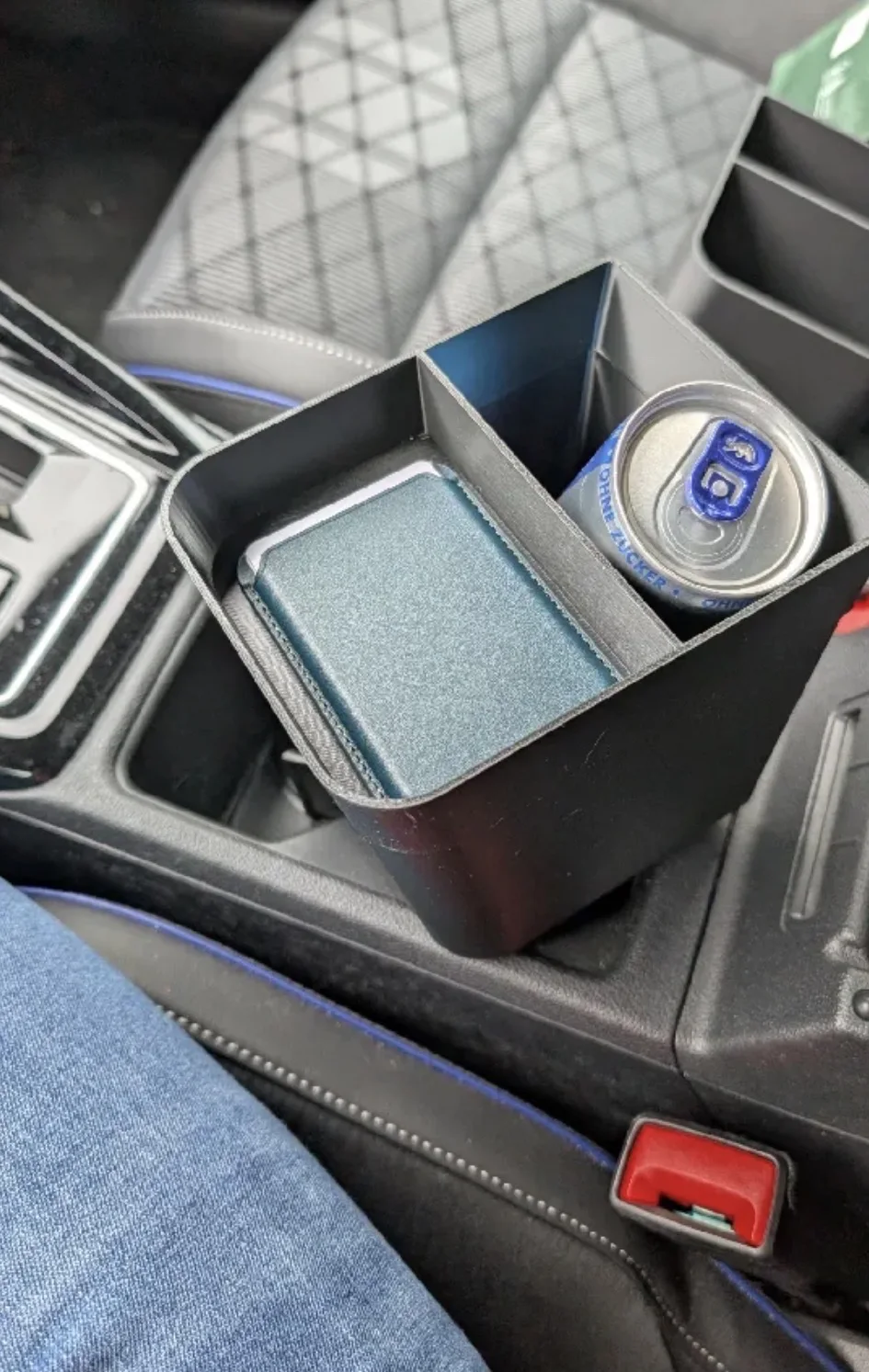 Car Storage with room for drinks VW Golf 8 facelift