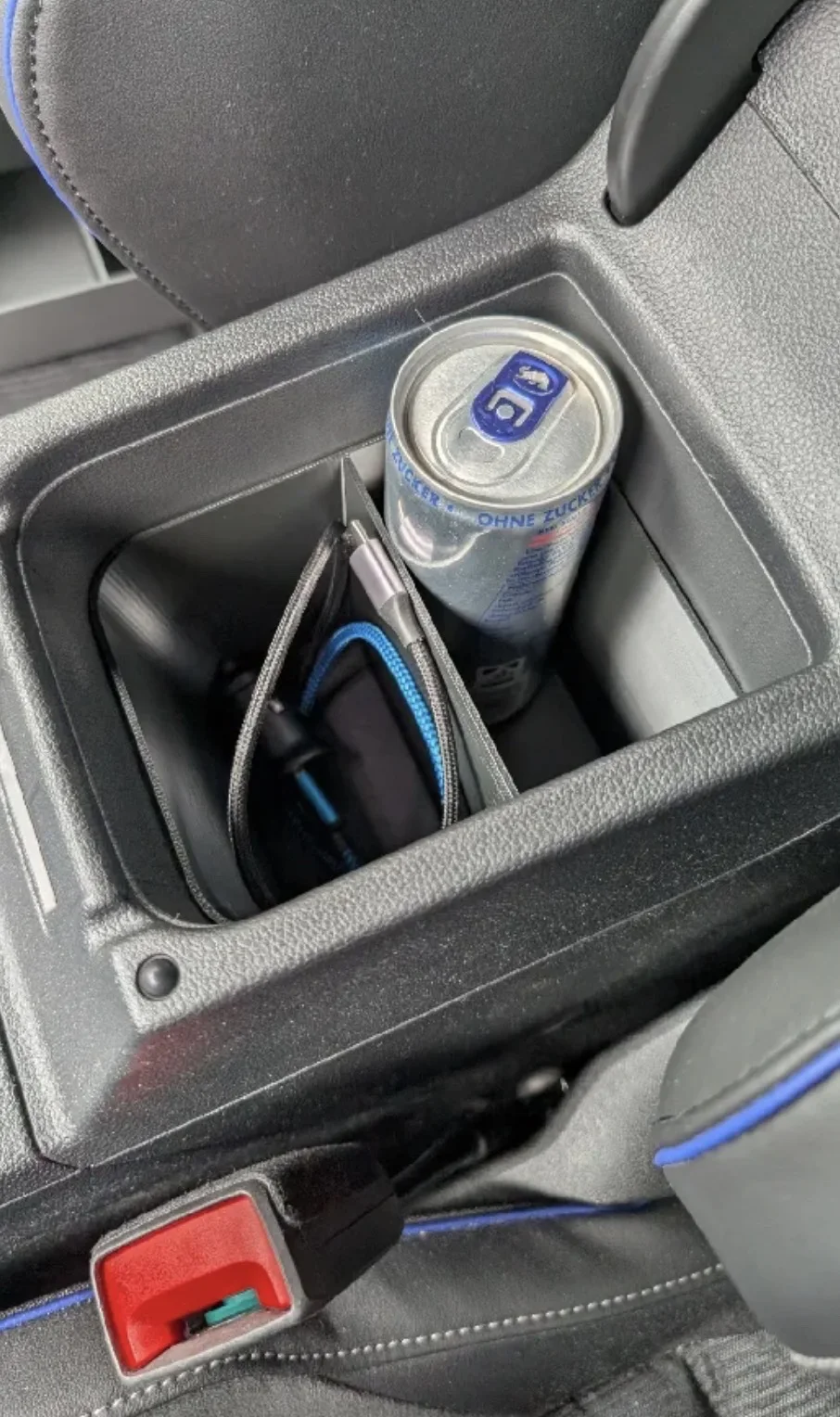 Car Storage with room for drinks VW Golf 8 facelift