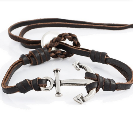 أساور جلدية