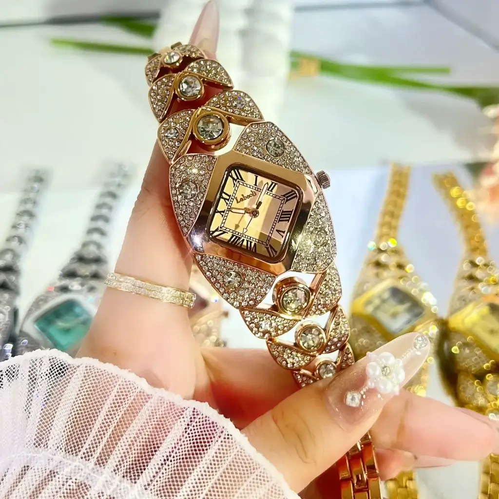 ساعة الملكات الفاخرة