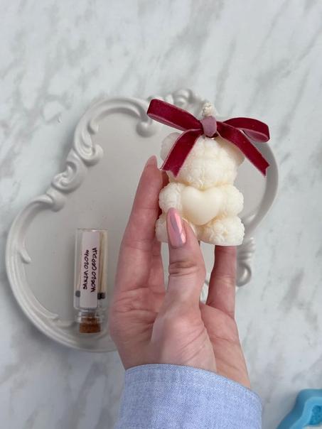 🧸 Vela en forma de osito pequeño.