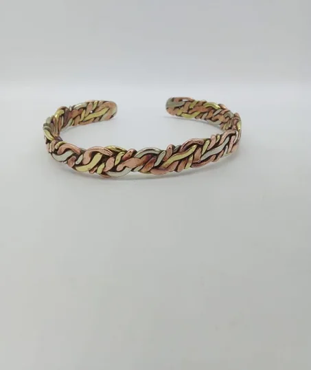 الأساور النحاسية