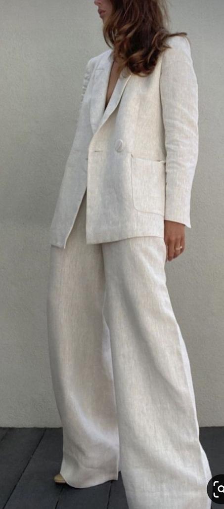 ملابس وأزياء للنساء