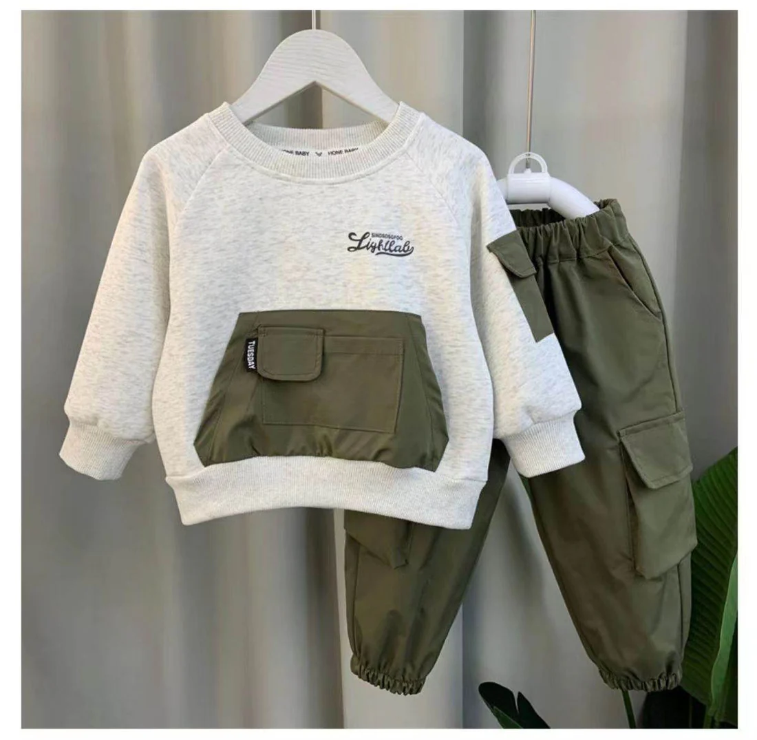 Tenue élégante pour garçon avec un imprimé raffiné !