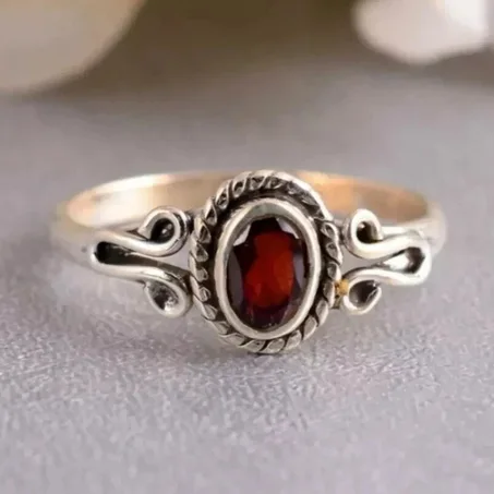 Elegant Women’s Garnet Gemstone Ring 925 Sterling Silver