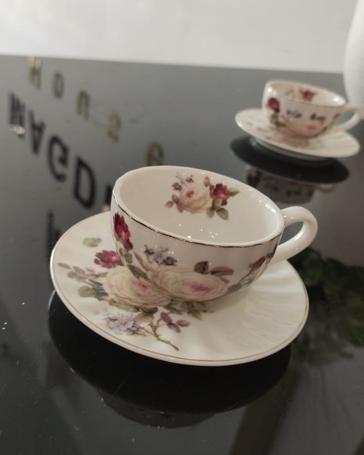Service café noir fleuri
