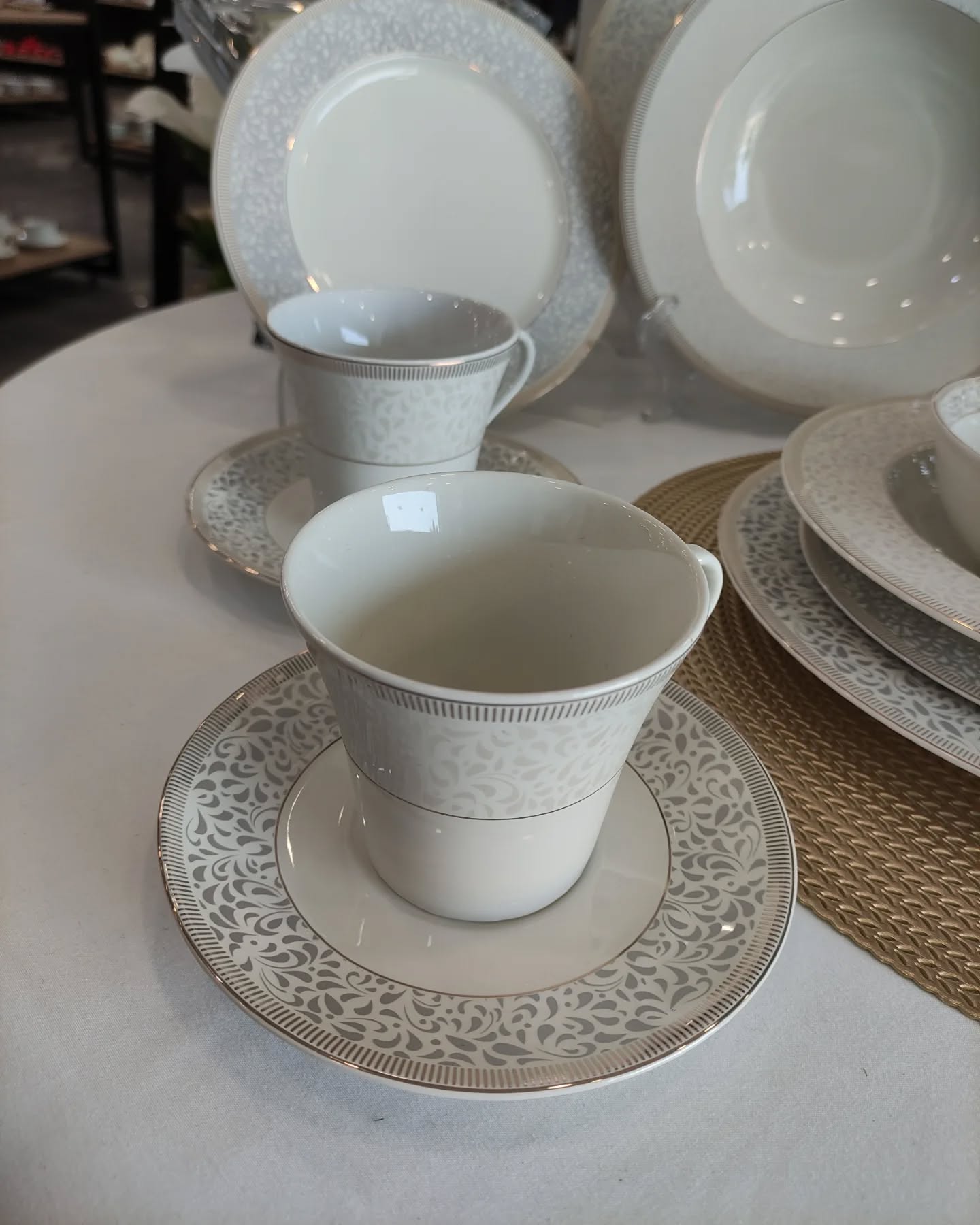 Service à table 24piéce perla+ 6 café au lait
