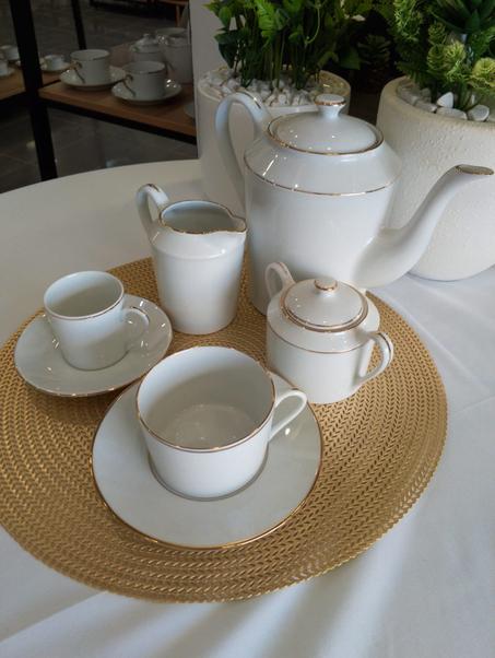 service café avec touche doré