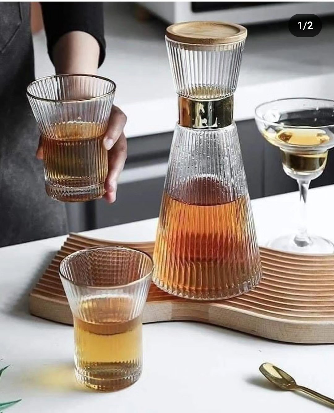 Plateau en plexi avec carafe et 6 verres élégants