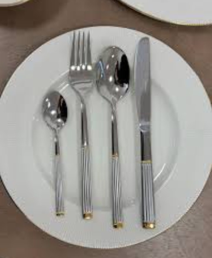 Coffret de 24 couverts en inox