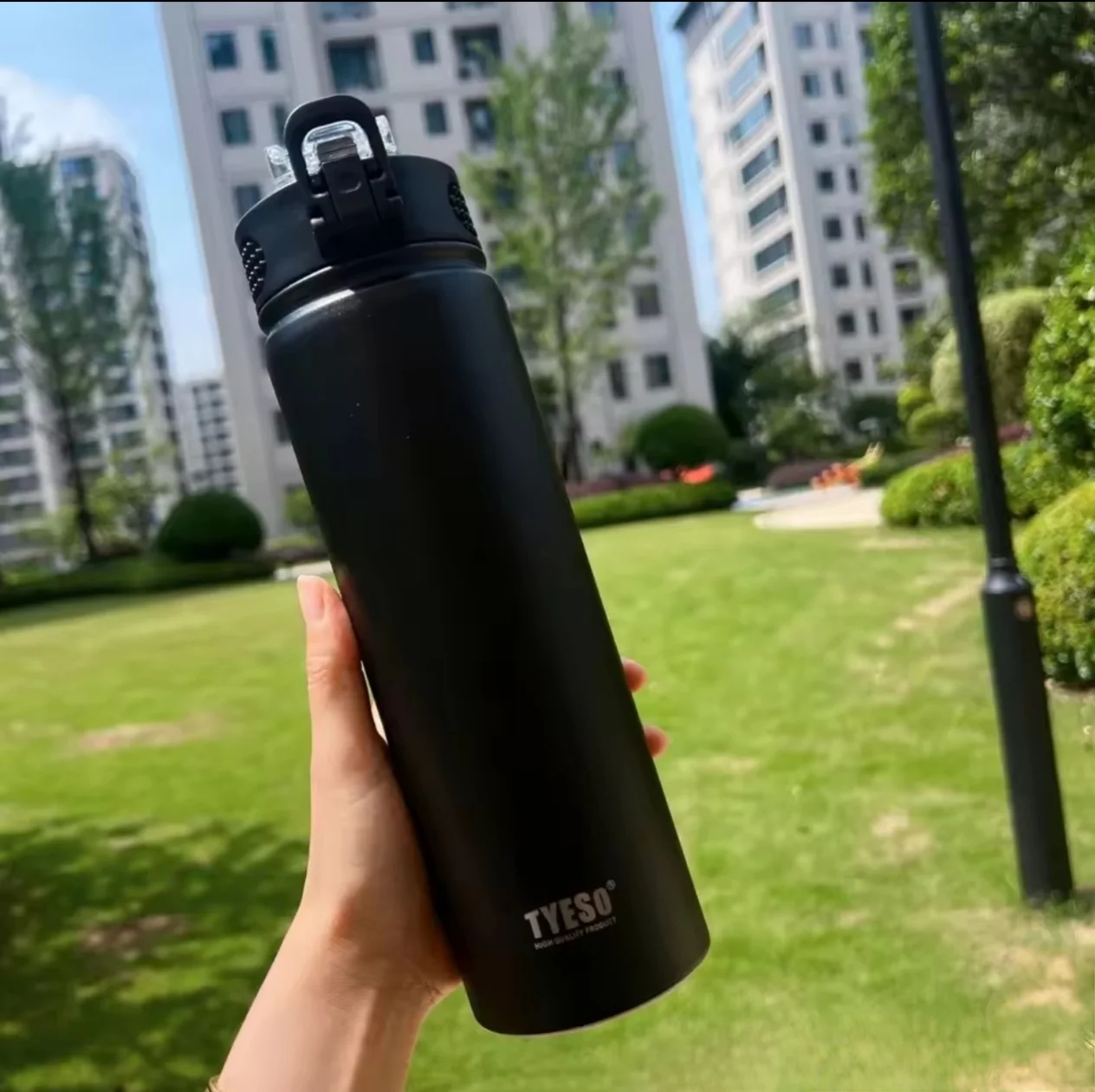 750ml TYESO Insulated Stainless Steel Water Bottle with Straw