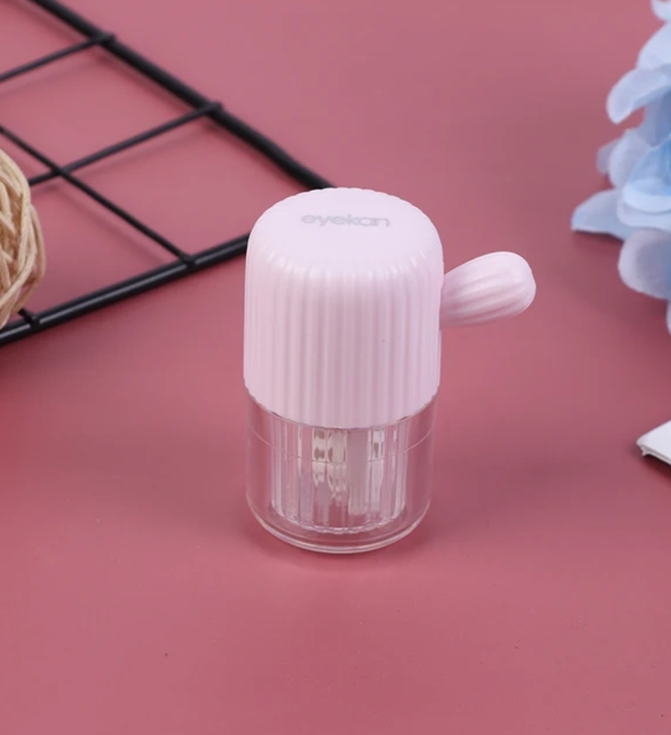 Portable manual rotation contact lens cleaner