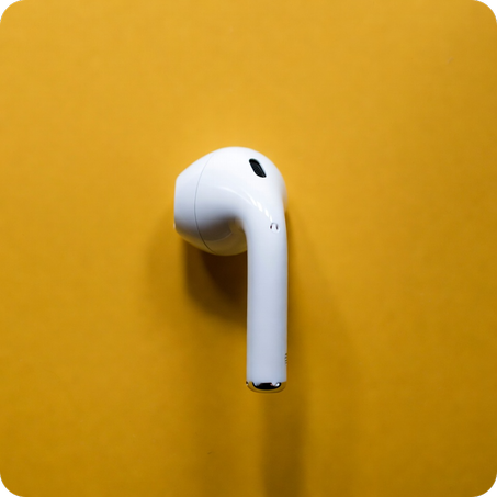 ستاند سماعة رأس معدني بتصميم راقٍ – يوفر الثبات والأناقة لمكتبك