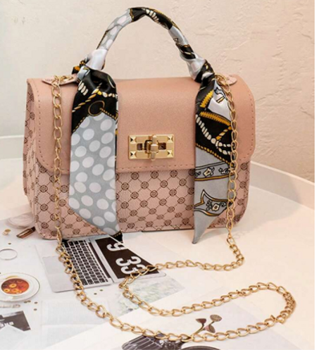 شنطة كتف بسلسلة