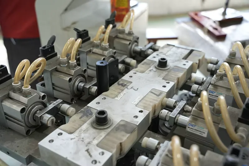 Adjustable 3-Way Concealed Invisible Hinge Heavy-Duty Modern Design Concealed Hinge Big Wooden Doors Zamak Door Window Hinges