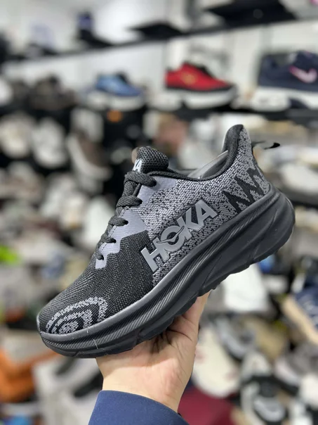 Hoka Noir
