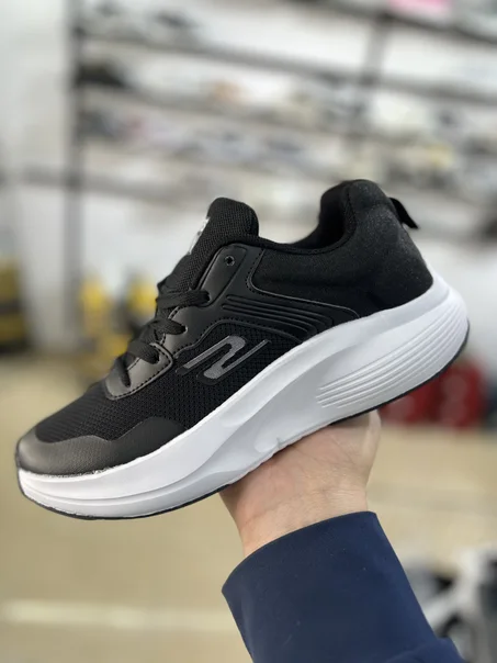 Sketchers V Noir Blanc