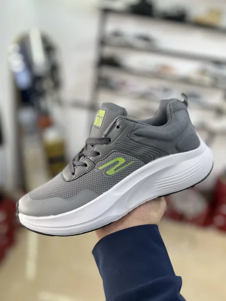 Sketchers V Gris