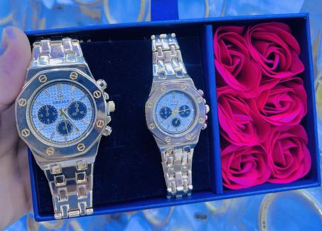 باك مكون من ساعتين كوبل فاخرتين و علبة رائعة