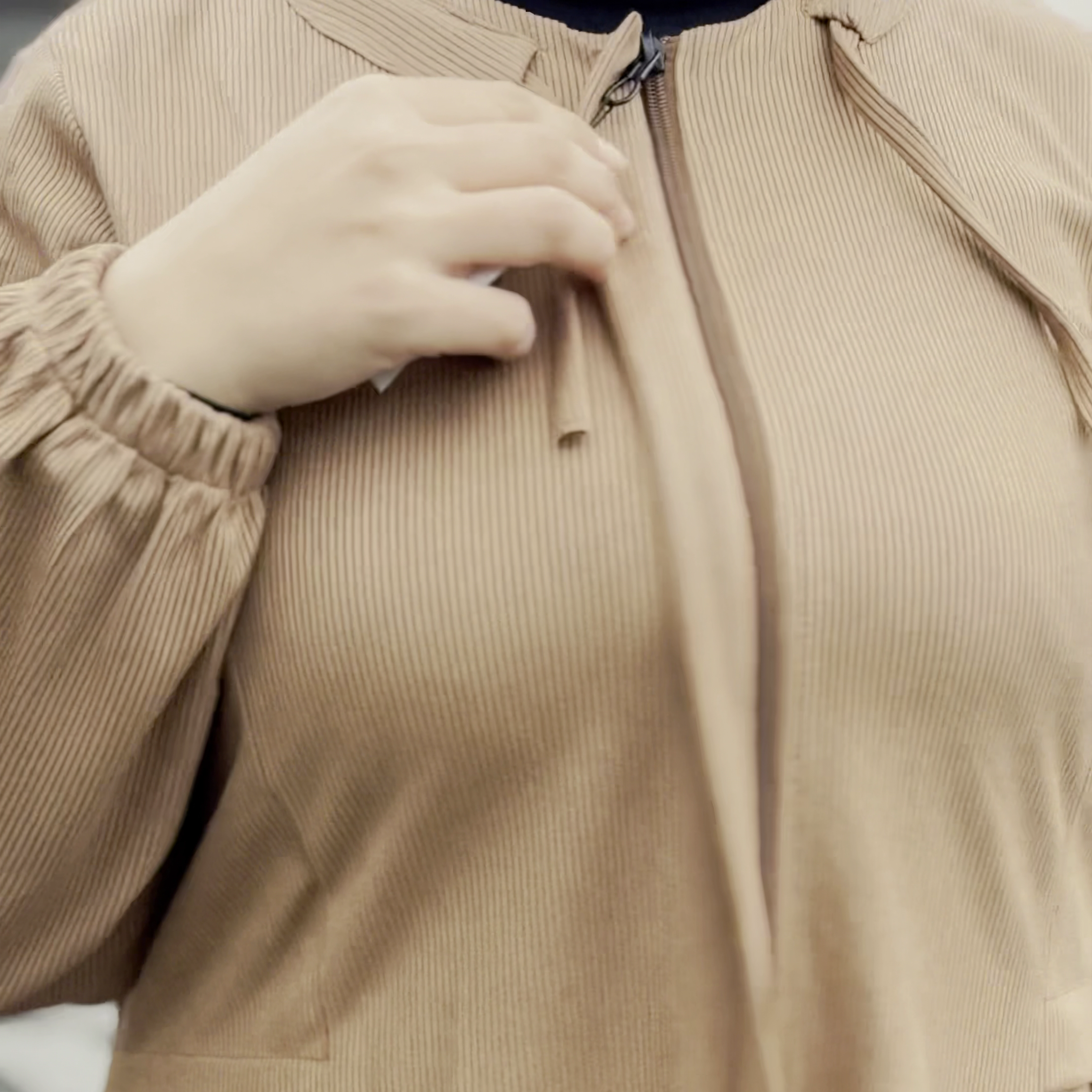 عباية أصيلة - أميرة واسعة بكسرات ناعمة وأكمام مطاطية