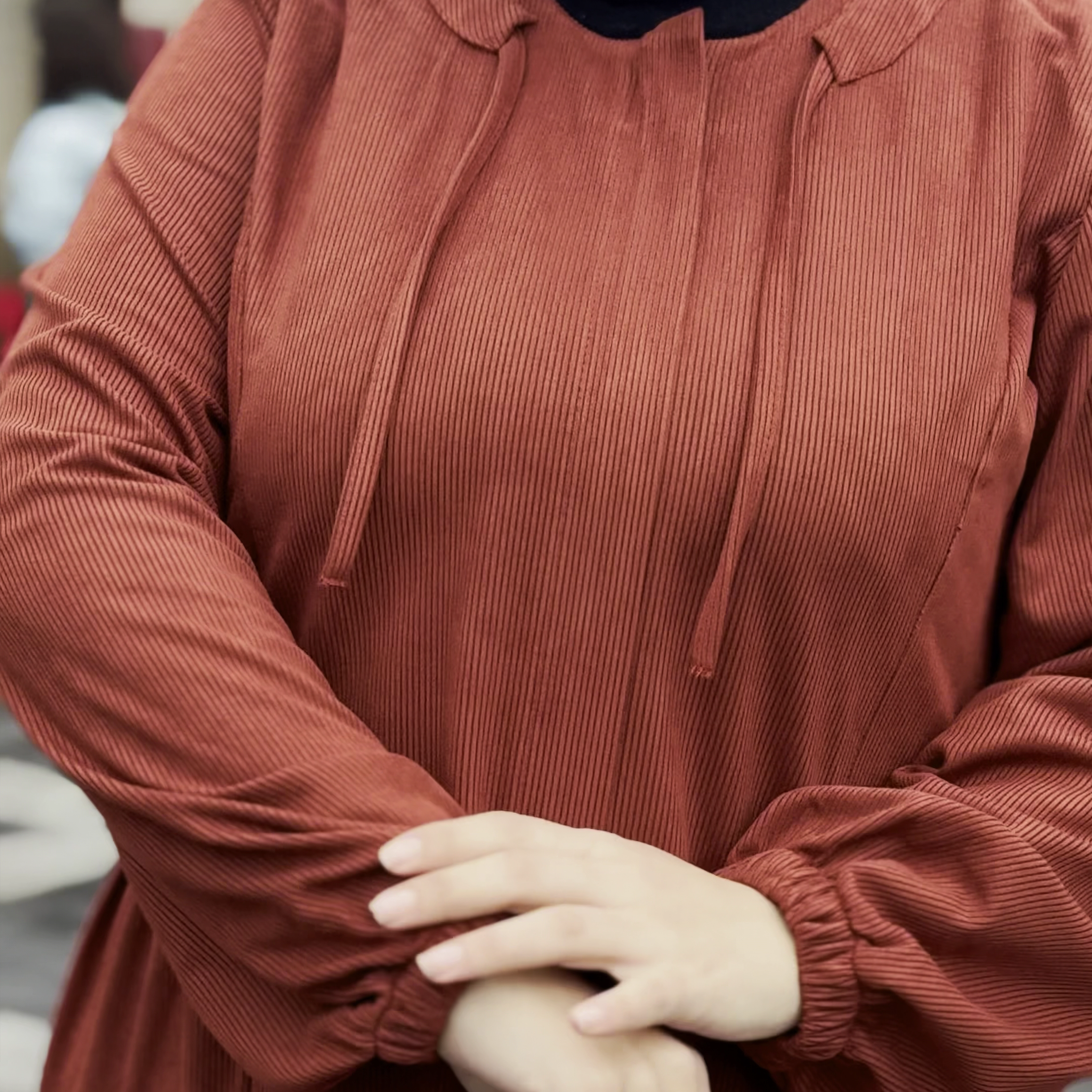 عباية أصيلة - أميرة واسعة بكسرات ناعمة وأكمام مطاطية