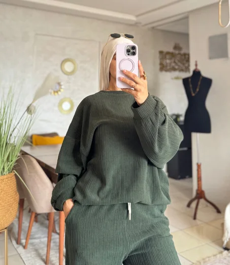 طقم نسائي أنيق