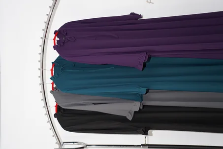 ✨ عباية أنيقة عملية – لمسة فخامة في كل يوم