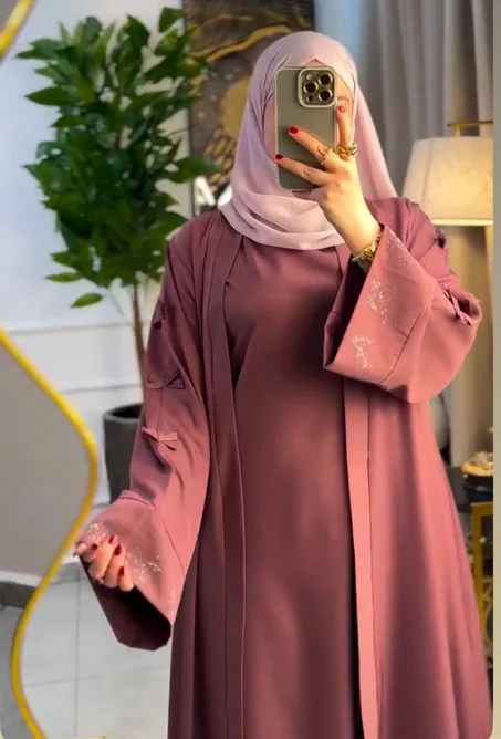 عباية راقية مكونة من قطعتين – لمسة من الفخامة والأناقة ✨