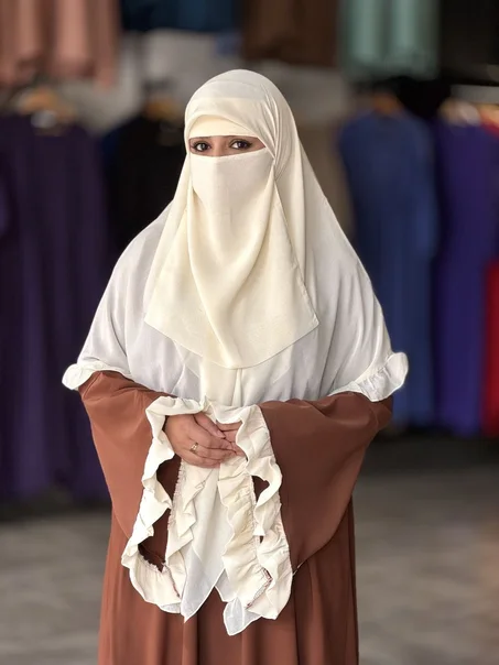 ✨ عباية مع الفولار بالنقاب – أناقة محتشمة بلمسة راقية ✨