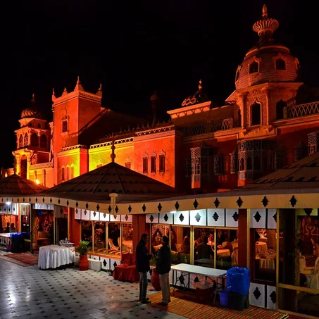 Chez Ali Fantasia-✨ Profitez de la soirée… et laissez-nous le transport. 🚗🎭