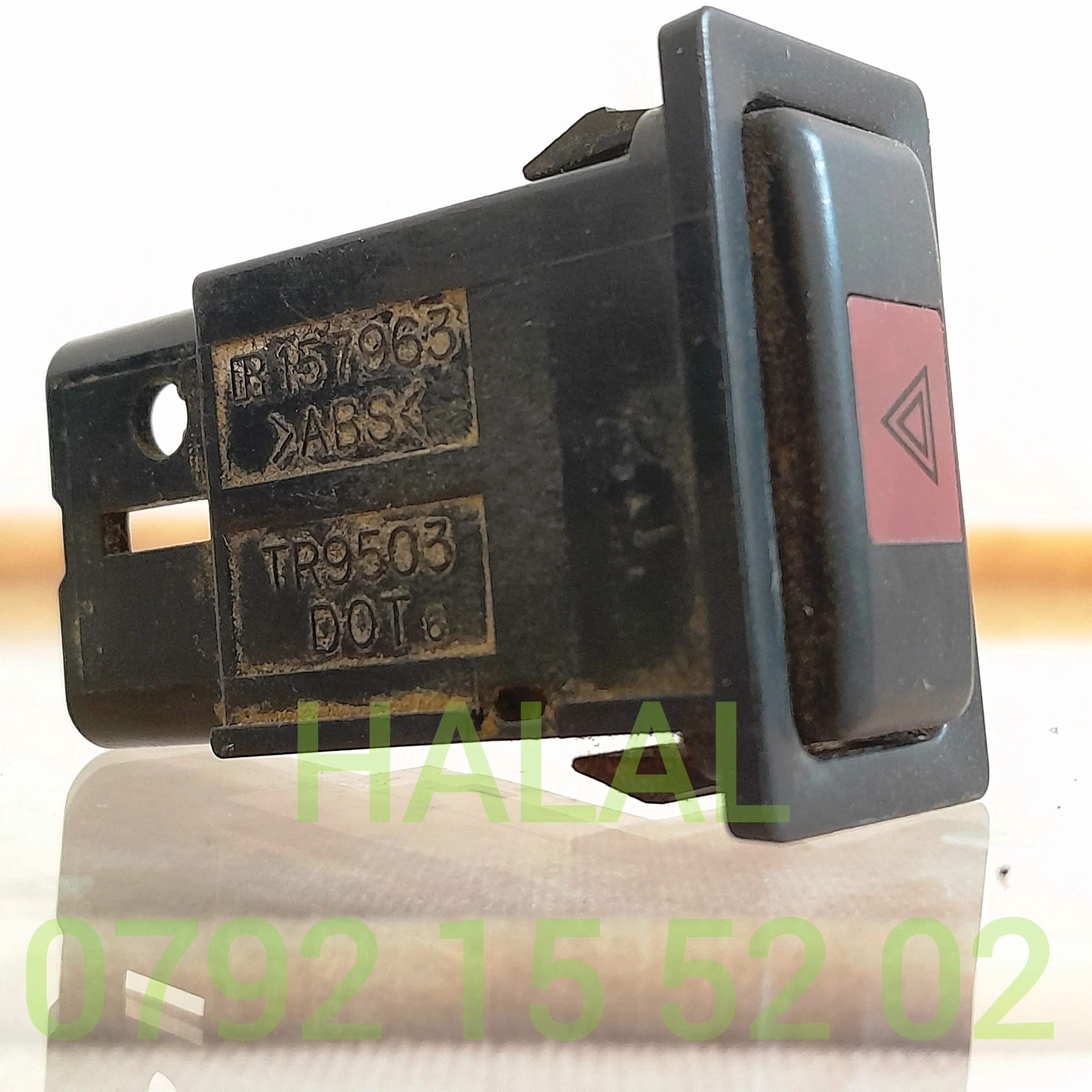 قفلة فودوتريس هيليكس اونسيا -  زر ضوء خطر هيليكس-  bouton feux de tress toyota Hilux ancien 1999-2006