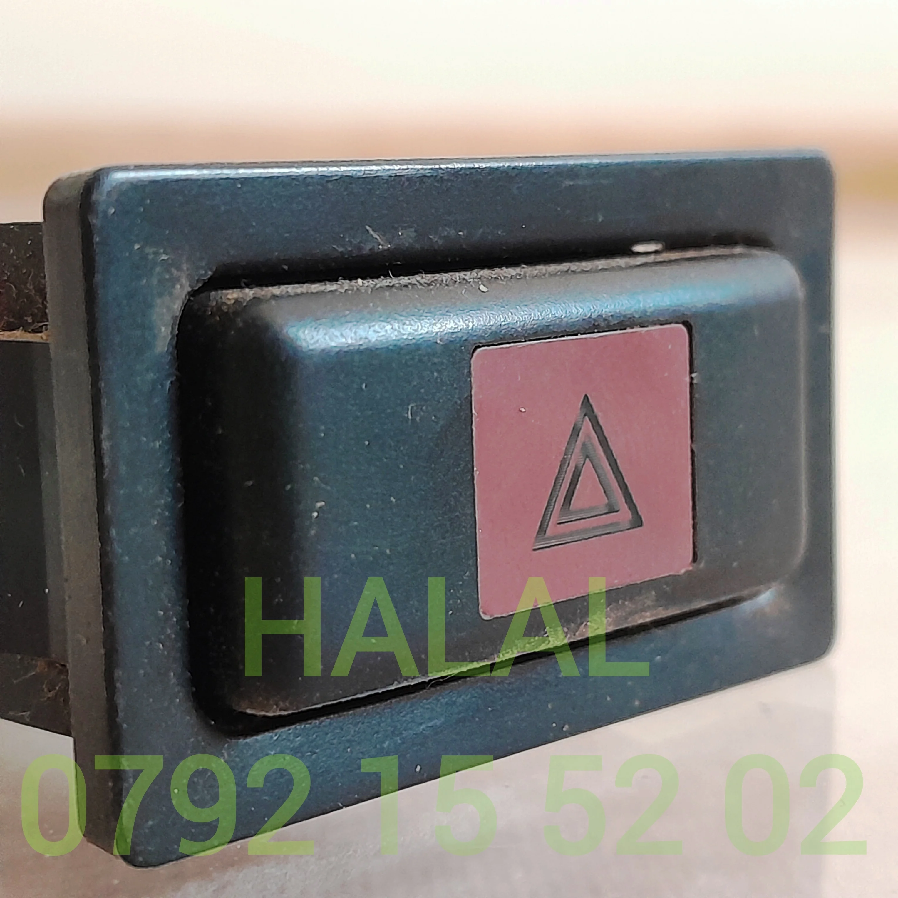 قفلة فودوتريس هيليكس اونسيا -  زر ضوء خطر هيليكس-  bouton feux de tress toyota Hilux ancien 1999-2006