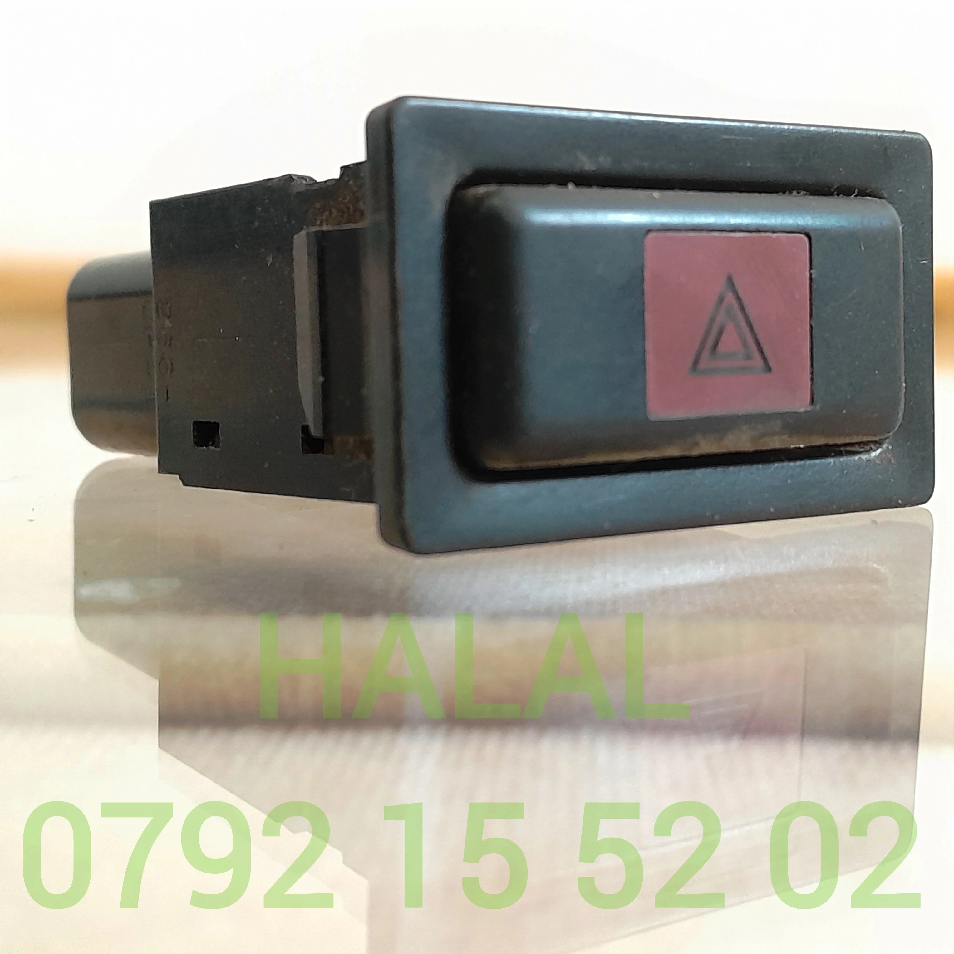 قفلة فودوتريس هيليكس اونسيا -  زر ضوء خطر هيليكس-  bouton feux de tress toyota Hilux ancien 1999-2006