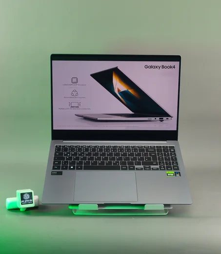 Samsung Galaxy book 4 ultra model NP960XGL / ultra 9 185h rtx 4070 32gb lpddrx5 1tb SSD écran 16" Dynamique amoled tactile 3k WQXGA+